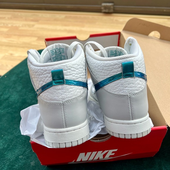 NWT Women’s Nike Dunk HI FLS “Bling Ring” sneakers - Picture 4 of 8